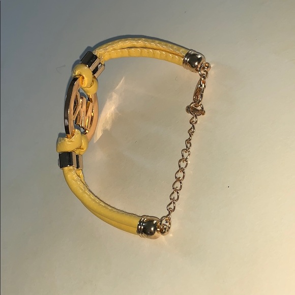 Cute Leather & Gold Women’s Michael Kors Bracelet - Picture 6 of 7